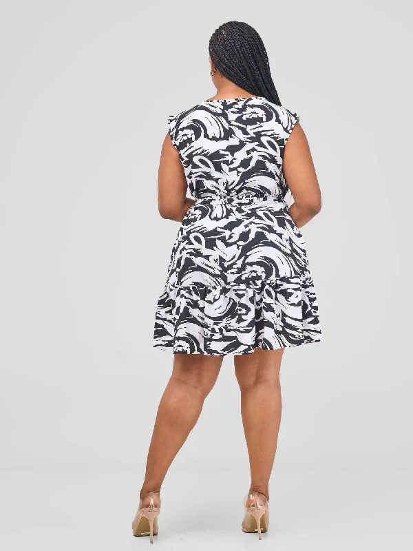 Lizola Effie Sleeveless Shift Dress - Black / White