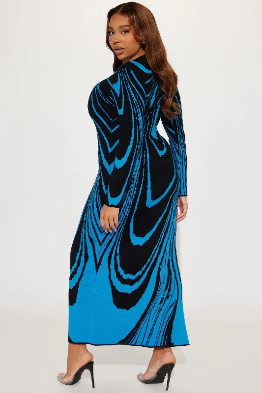 Amara Abstract Sweater Maxi Dress - Blue/combo