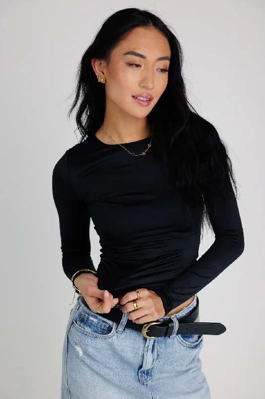 Long Sleeve Fitted Knit Top in Black