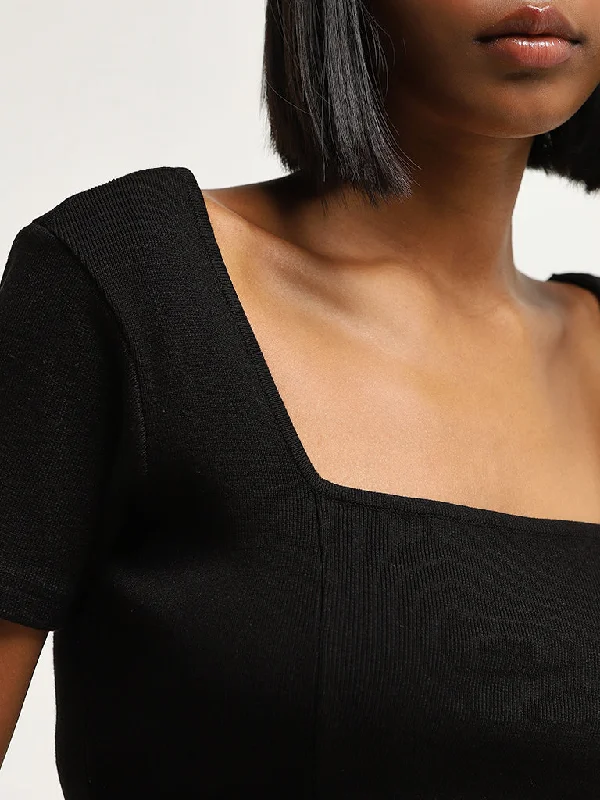 Nuon Black Seam-Detailed Cropped T-Shirt