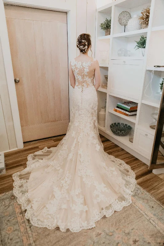 Seasonal Sale – Shop Now!Allure Bridals 157128