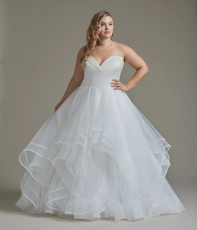 Steals and Deals Await!Hayley Paige Loretta - Size 20