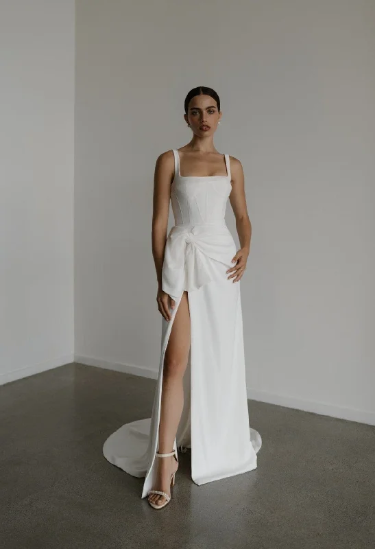 One Click Away from Big Savings!Hera Couture Belissa - Size 10