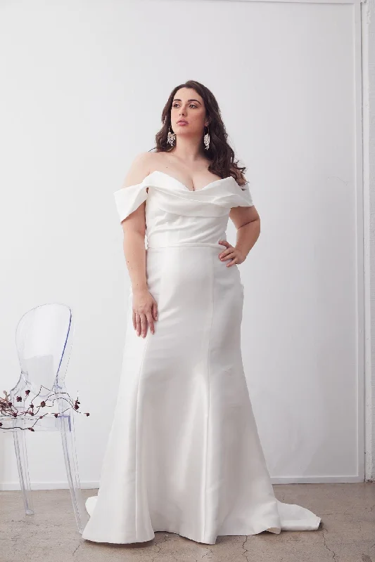 Get It Before It’s Gone!Hera Couture Le Chic - Size 22