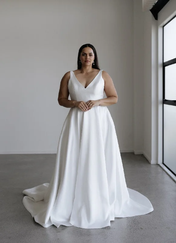 Steals and Deals Await!Hera Couture Versailles - Size 20