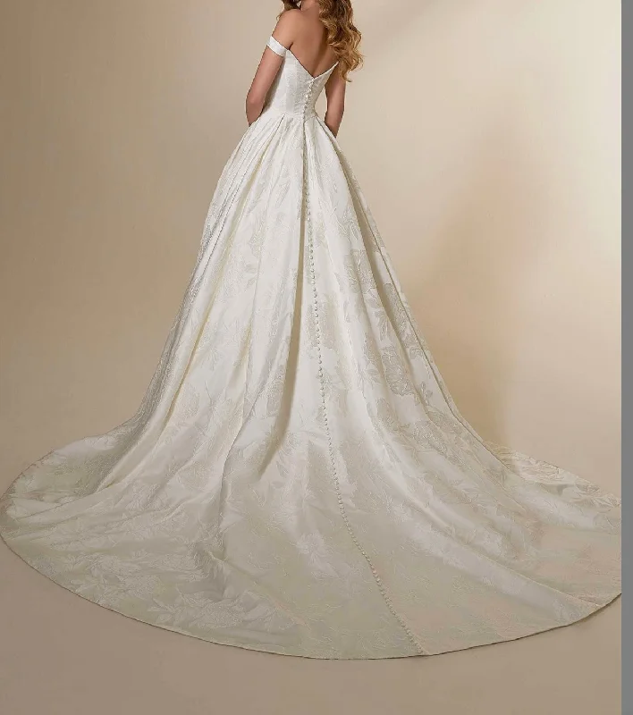Special Offer – Act Fast!Madeline Gardner Marquesa Wedding Dress style 2547