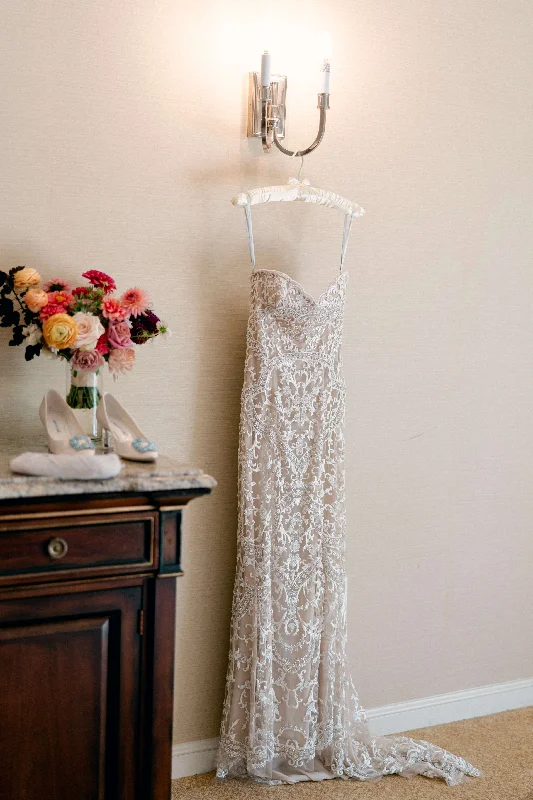 Every Deal is a Steal!Monique Lhuillier Anna Wedding Dress