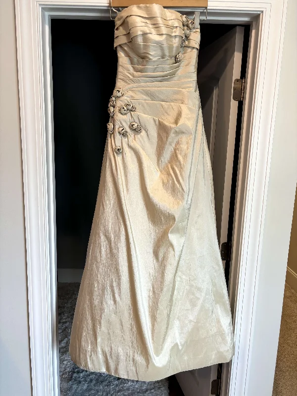 Instant Savings Await!Pronovias nalon ffetata/VO1220040