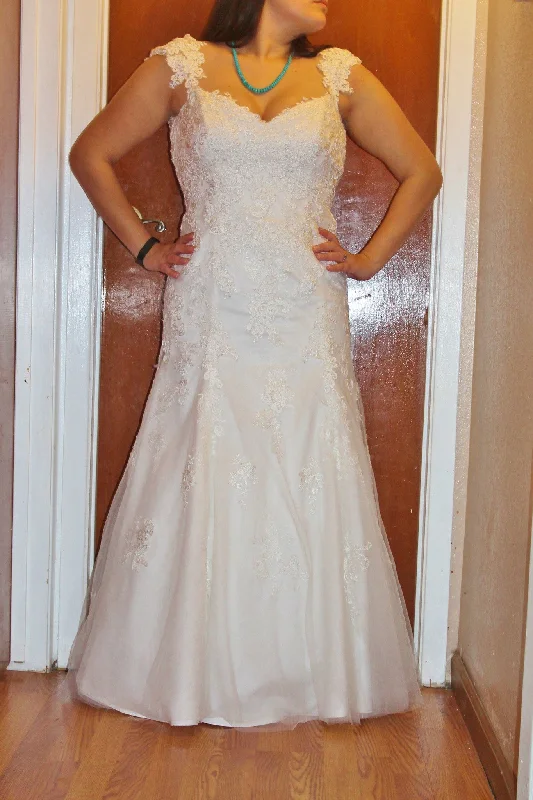 Everything Must Go!Alfred Angelo 1716161
