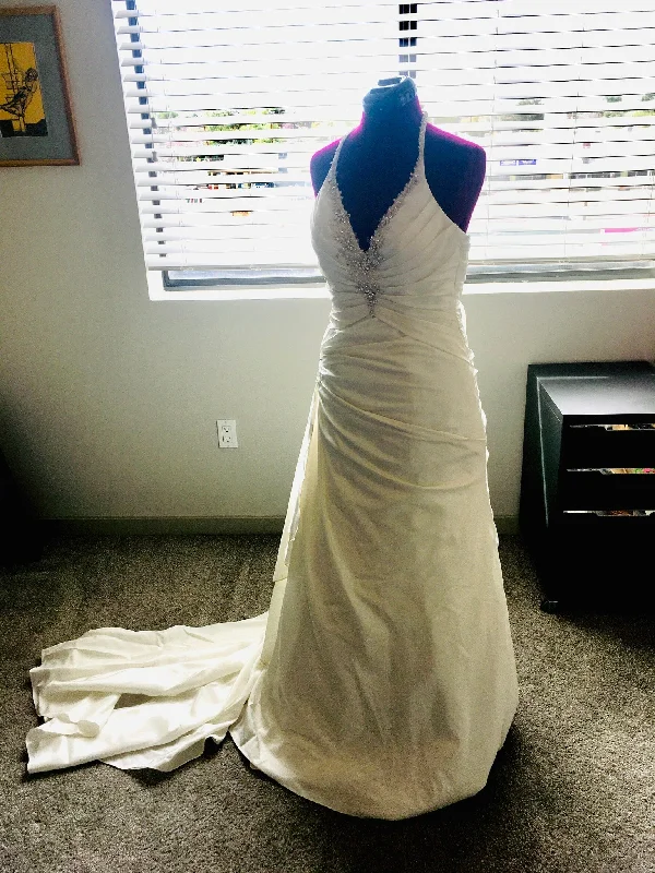 Steals and Deals Await!Alfred Angelo 2183C