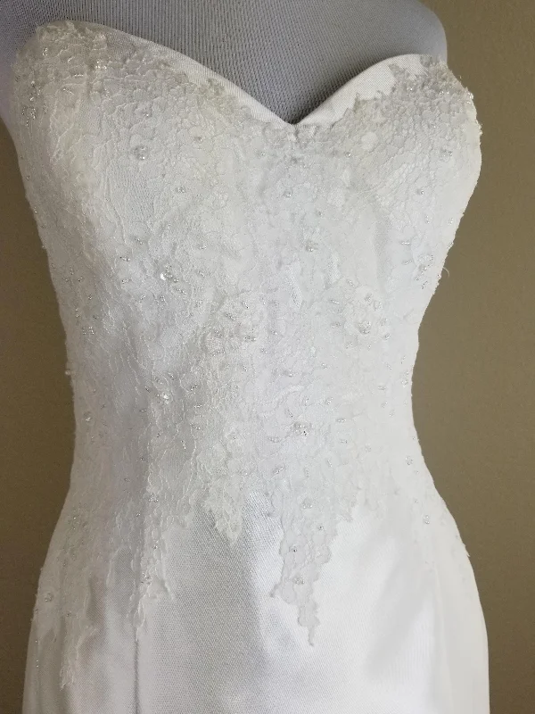 The Sale You’ve Been Waiting For!Alfred Angelo 400 Diamond White