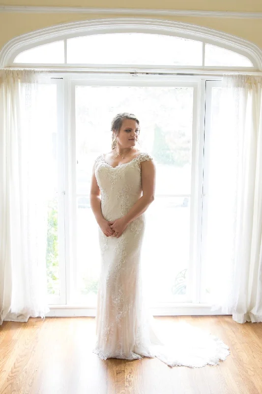 Today Only – Don’t Miss It!Alfred Angelo Sleeveless Lace Mermaid 563372