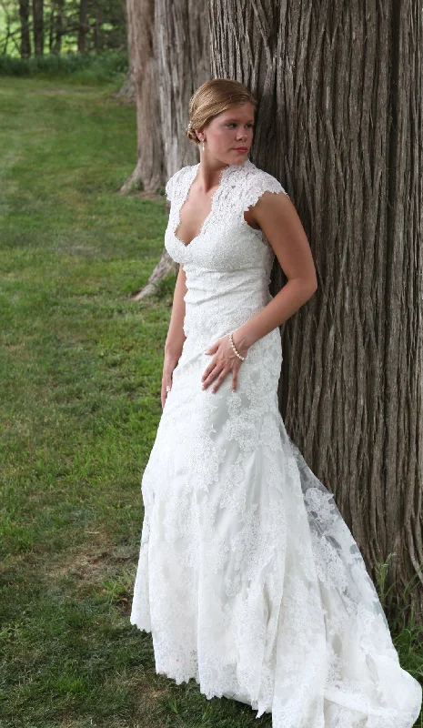Huge Savings – Act Now!Allure Bridals 2455