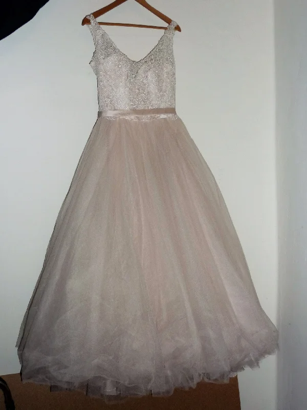 Grab Yours Before It’s Too Late!Allure Bridals 2750