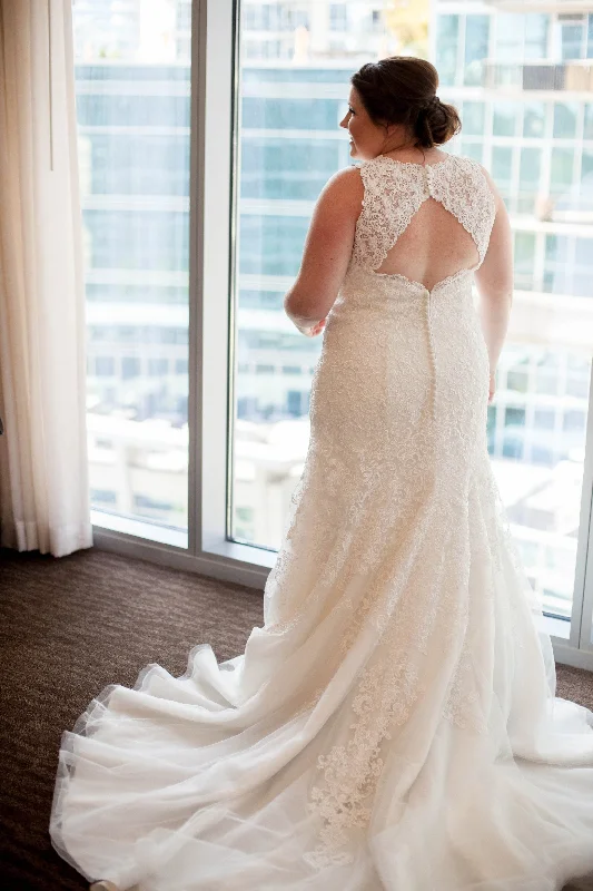 Sale Alert – Get Ready to Shop!Allure Bridals 352