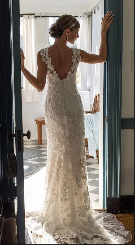 Amazing Prices You Can’t Resist!Allure Bridals 8800