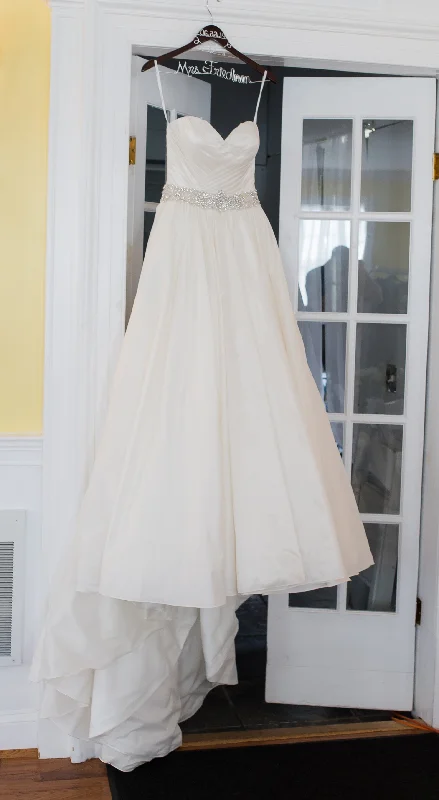 Buy More, Pay Less!Allure Bridals 9065