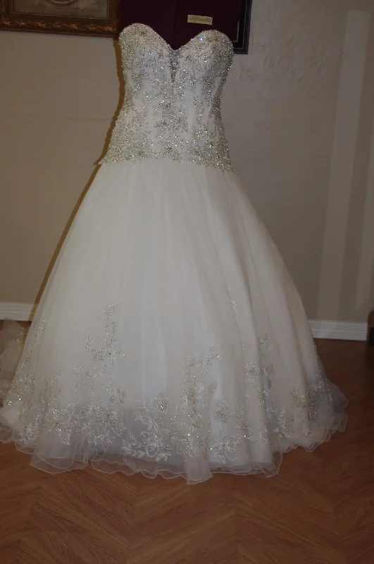 Great Deals, Just for You!Allure Bridals C 222