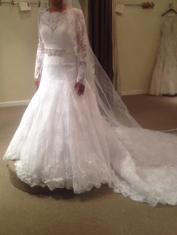 Special Discounts Inside!Allure Bridals C228