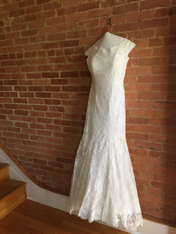 Every Deal is a Steal!Allure Bridals Romance 2610