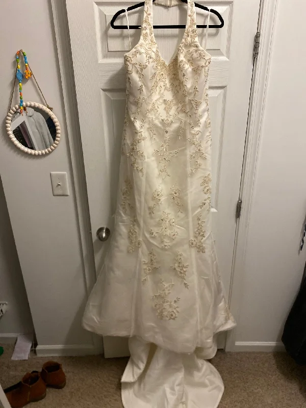 Huge Price Cuts Await!Other Halter Style Mermaid Wedding Dress