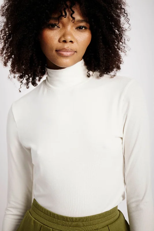 Shop the Hottest Deals!Basic Longsleeve Polo in Milk